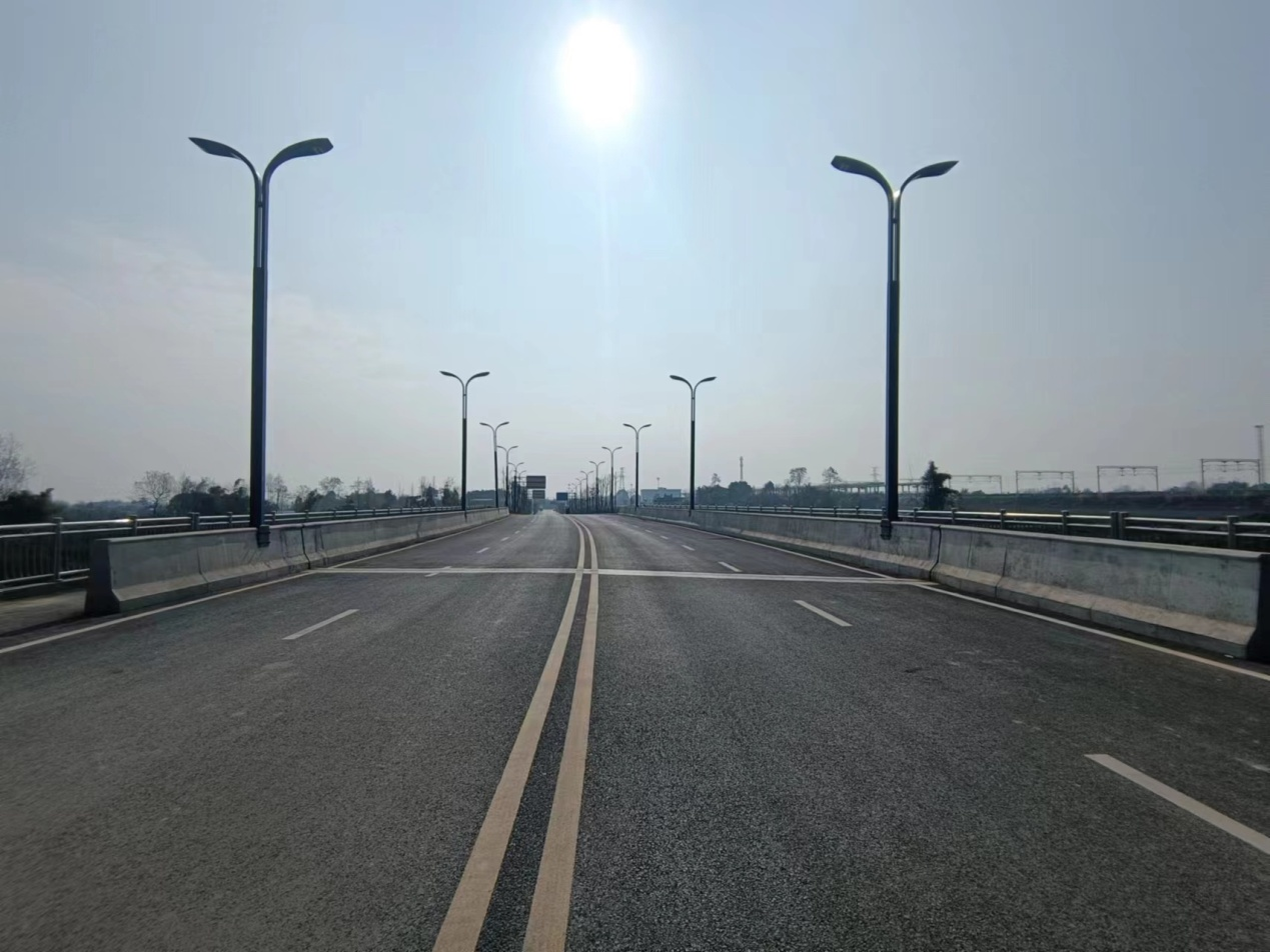 川正公路工程公司完成科安州火车站站前广场25m箱梁安装